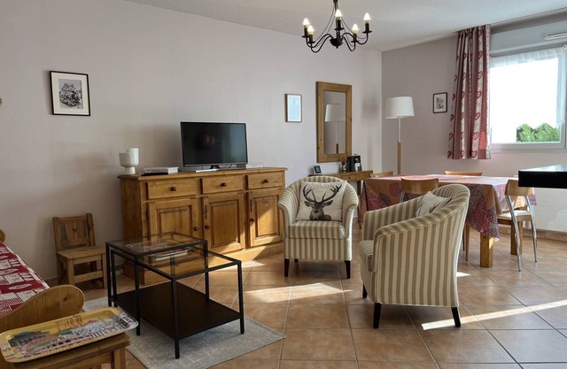 Gemütliches Apartment mit Balkon, WLAN und privatem Parkplatz