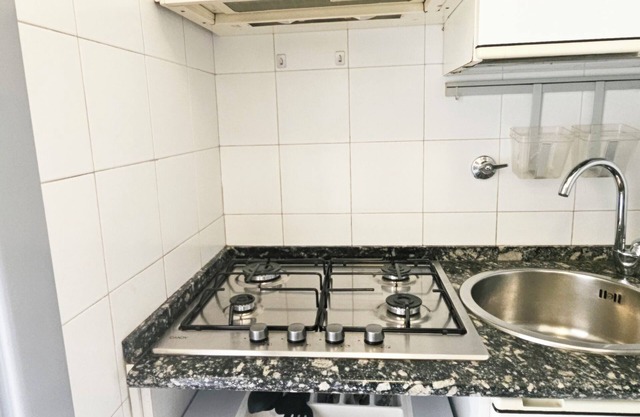 Cozy apartment in charming Roma with WiFi, AC