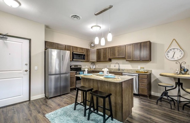 Cozy Apartment in Clubhouse building at Woodside Apartments