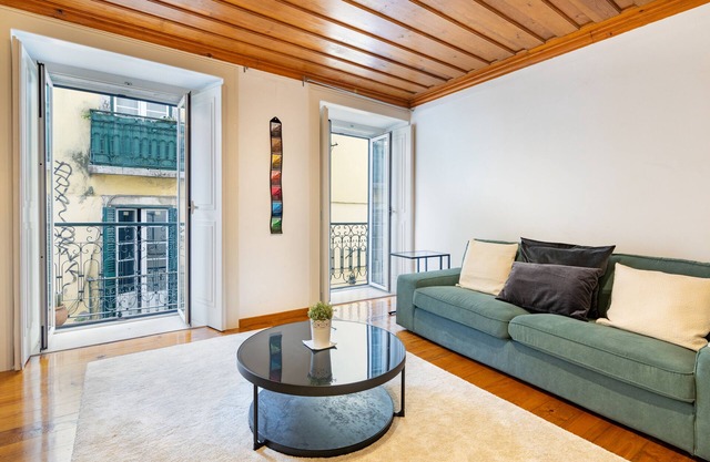 Cozy Apartment in Historical Bairro Alto