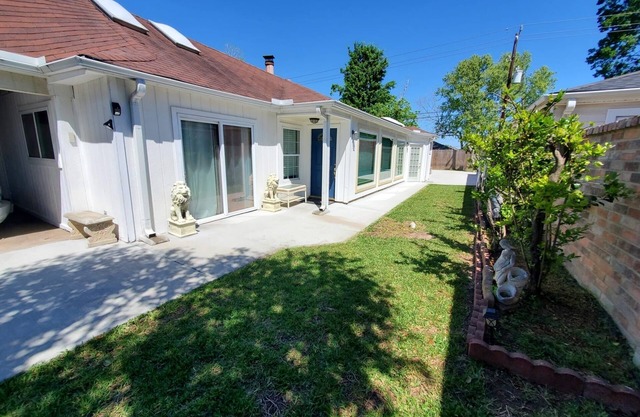 Cozy Apartment in Houston W/ Free Parking