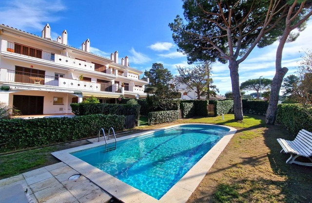 Cozy apartment in s'Agaró with communal pool