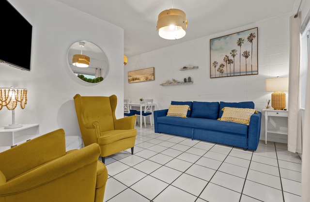 Cozy apartment in the Milk District of east Orlando. Unit A