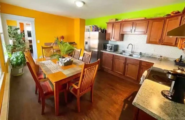 Cozy apartment in Waterbury