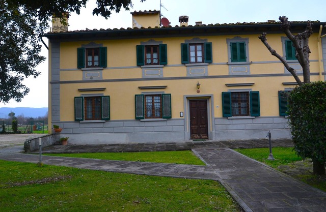 Cozy apartment in the green, 20min. from Florence with private parking spaces