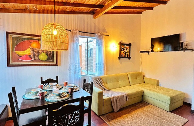 Cozy apartment just 20 minutes from the AIRPORT!