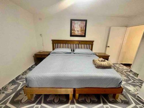 Cozy apartment king bed ac downtown