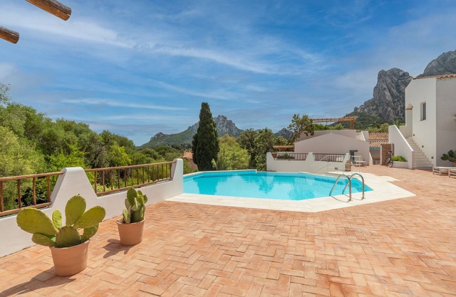 Cozy Apartment "Lemon San Pantaleo" with Shared Pool, A/C & Terrace