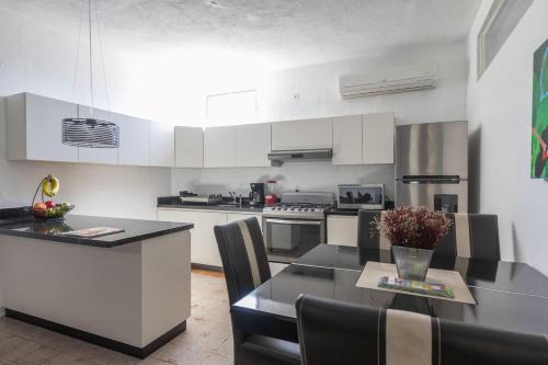 Cozy Apartment Near Malecon & Beach With Private Terrace