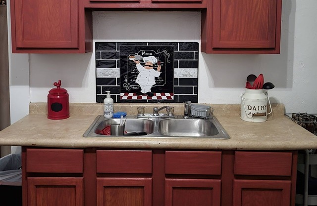 Cozy apartment nnext to Wadley Hospital and the bus station.