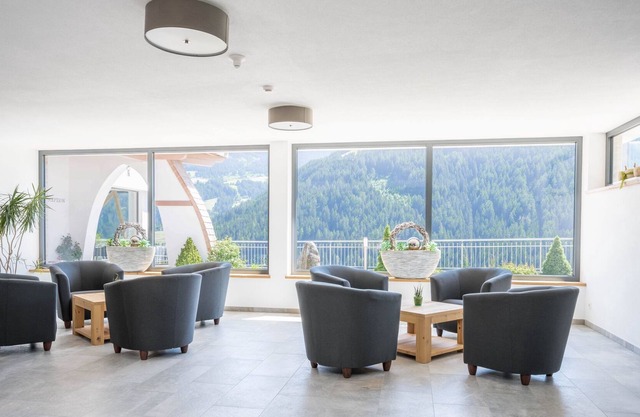 Modernes Apartment Sonnenblume mit Bergblick, WLAN, Sauna, Terrasse und Balkon; Parkplätze vorhanden