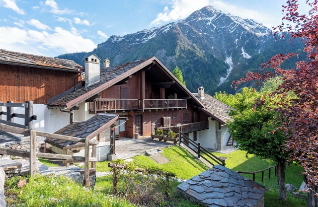 Cozy Apartment with Garden in Courmayeur, Courmayeur, Italy