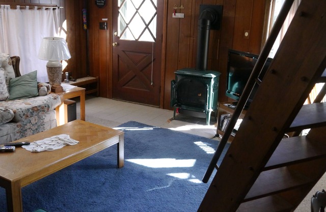 Cozy apartment with fantastic views 5 miles from Jay Peak