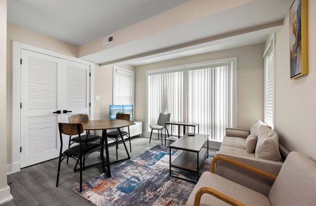 Cozy APT Perfect location 1BR