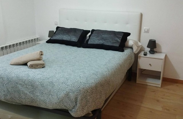 Gemütliche Ferienwohnung mit Pool und Parkplatz in der Nähe des Eispalastes von Jaca