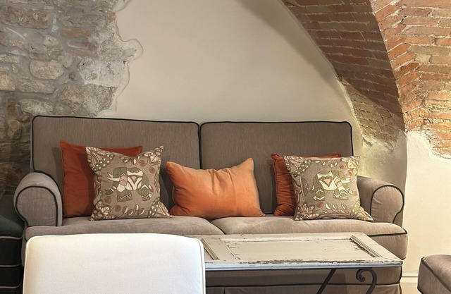 Cozy, Artistic One-Bedroom Retreat in Todi- Ground Floor Charm at Nido di Gufi