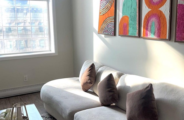 Cozy artsy New York type loaf in the heart of downtown Winnipeg (Pet friendly)