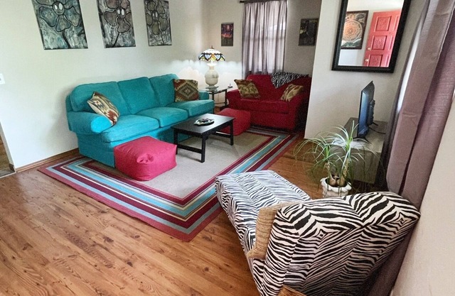 cozy, artsy, private (entire home) near downtown