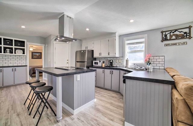 Cozy Ashton Abode w/ Yard - Near Park & Pool!