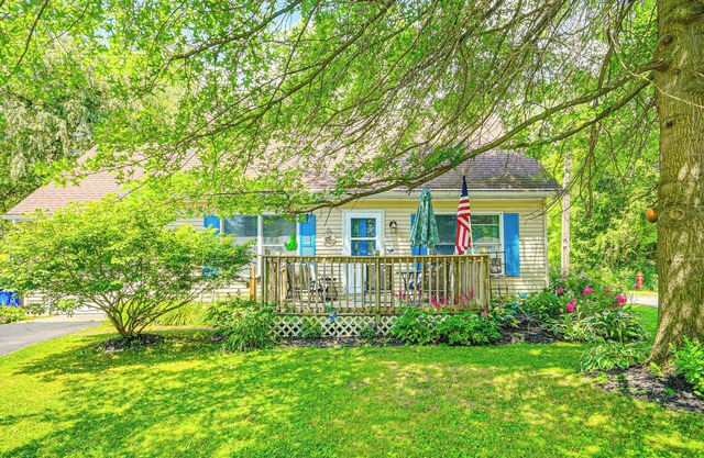 Cozy Auburn Retreat w/Hot Tub - Walk to Lake