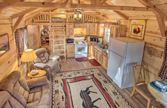 Cozy Augusta Cabin w/ Grill - Walk to Main St
