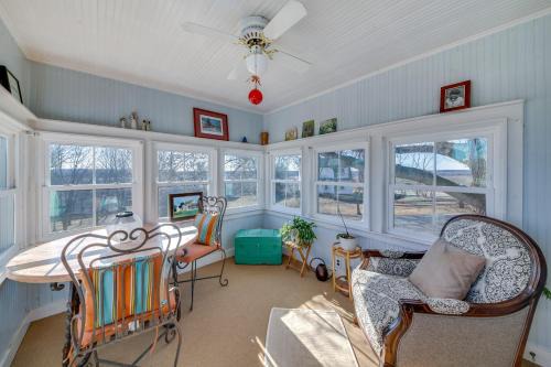 Cozy Augusta Home with Porch Walk to Katy Trail!