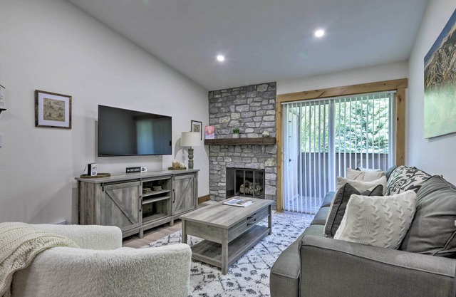 Cozy Avon Condo w/ Grill: Walk to Ski Shuttle