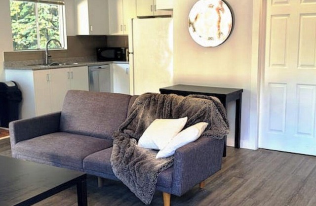 Cozy Barnside Getaway - located on a working farm