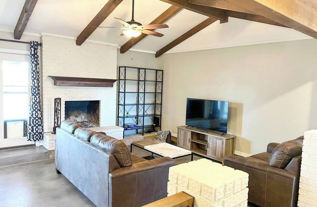 Cozy Barling Home w/ King Bed