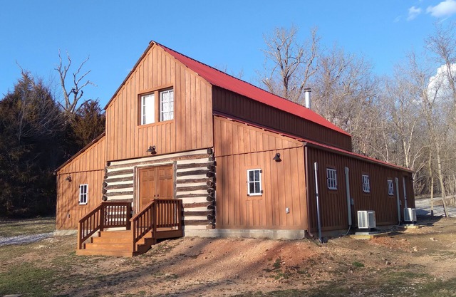Cozy Barn loft on an herbal farm, come play in our spring fed creek!
