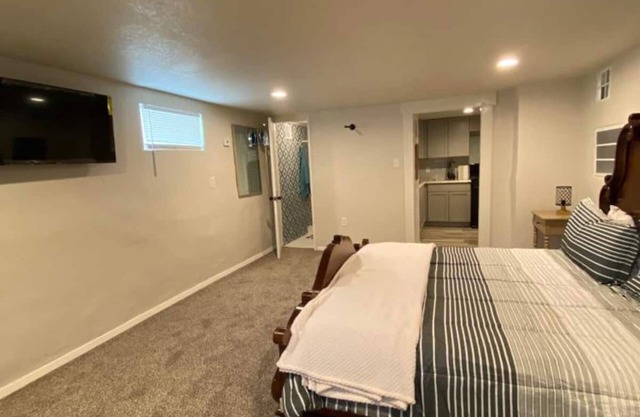Cozy Basement Apartment
