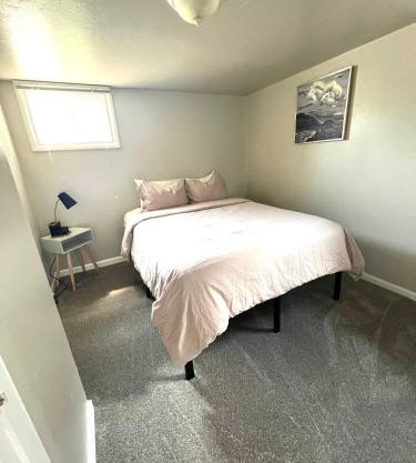 Cozy basement apartment - blocks from Old Town