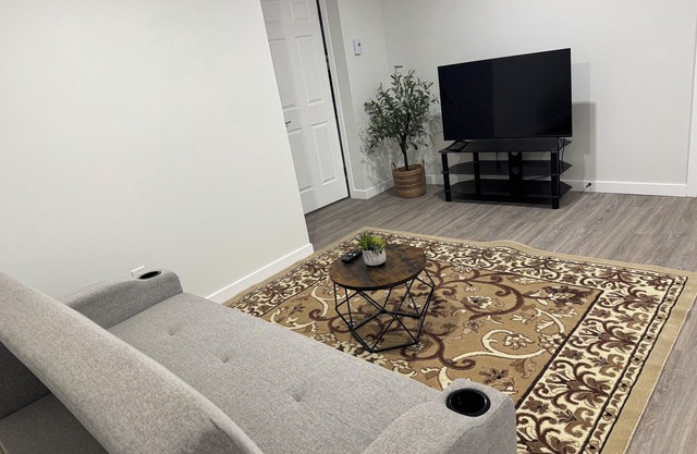 Cozy Basement Suite