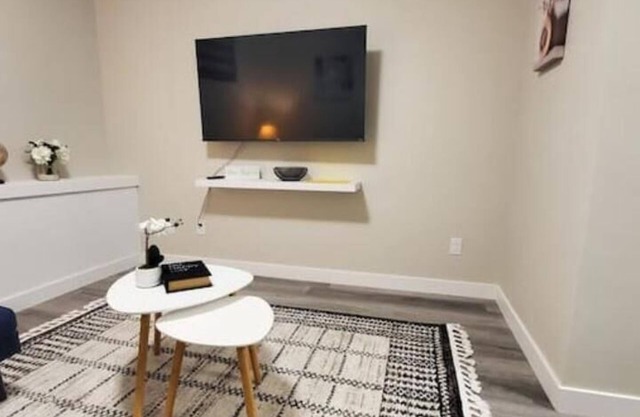Cozy basement suite near Airport