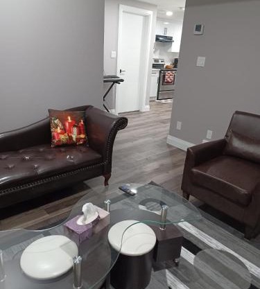 Cozy Basement Suite - private entrance - Free Netflix