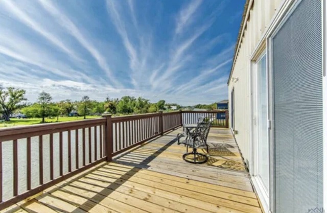 Cozy Bayou Fishing Camp on Brady Road with private Boat Launch and great views!