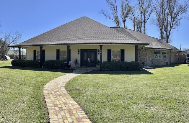 COZY BAYOU - Spacious Home on Bayou Petit Caillou. SLEEPS 14