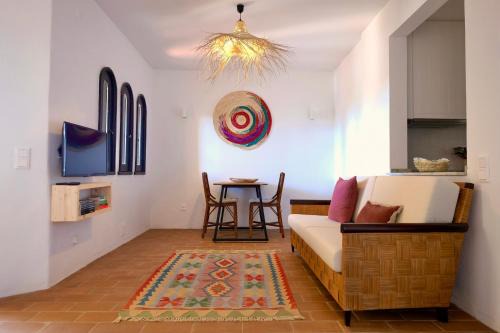 Cozy Beach Apartment W/Sea View, Free Parking & AC