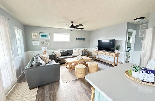 Cozy beach cottage nestled between the sound and sea!