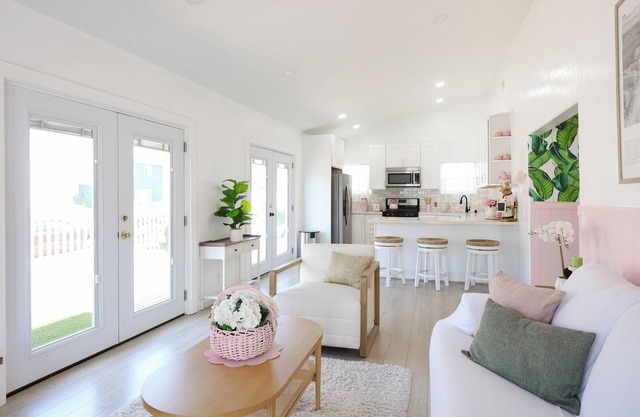 Cozy Beach Cottage-2 Blocks from the Beach!