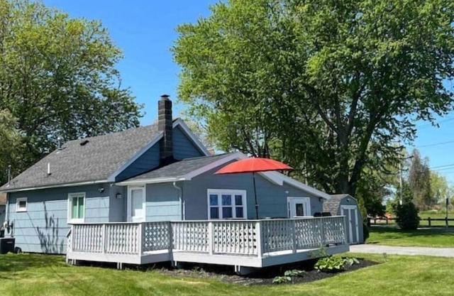 Cozy Beach Cottage - New Inside!