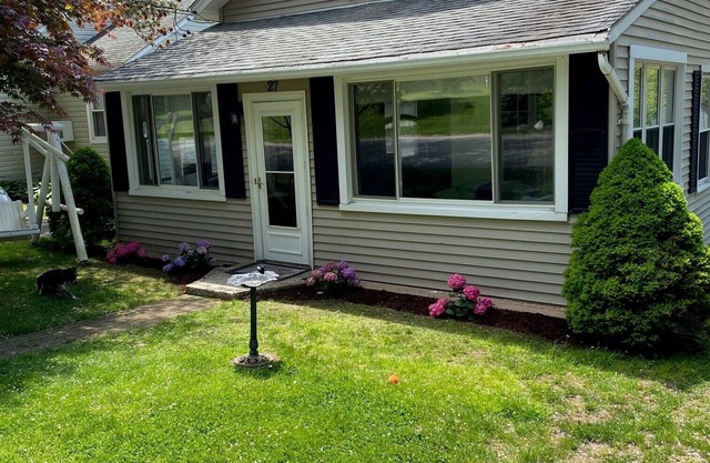 Cozy beach house walking distance to private beach