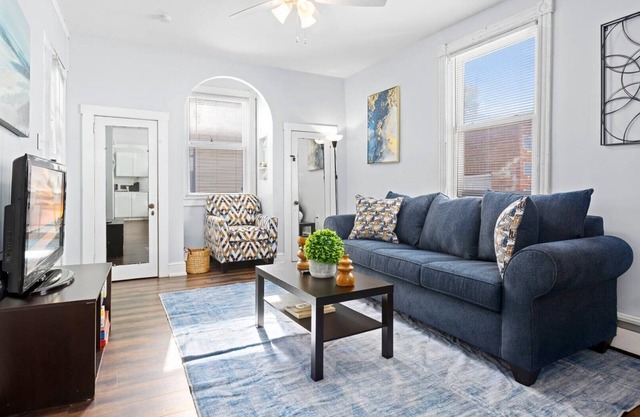 Cozy Beach Retreat - 2 Queens + Sofa Bed