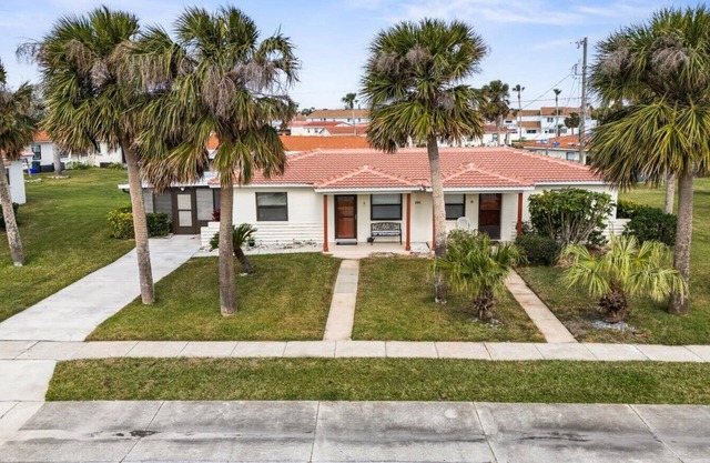 Cozy Beachside Villa Getaway!