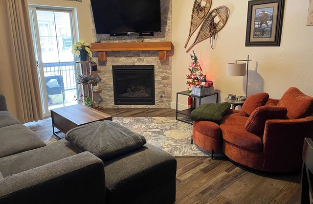 Cozy Bear Hollow Condo Near Slopes, Olympic Park, Shops & Year-Round Activities