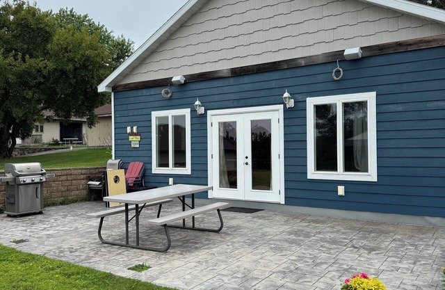 Cozy, beautiful, family friendly, 3-bedroom, newly built cabin on Lake Latoka