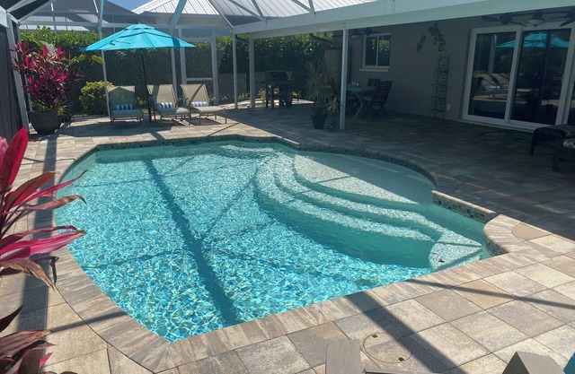 Cozy, beautiful, waterfront, pool house in a quiet neighborhood.