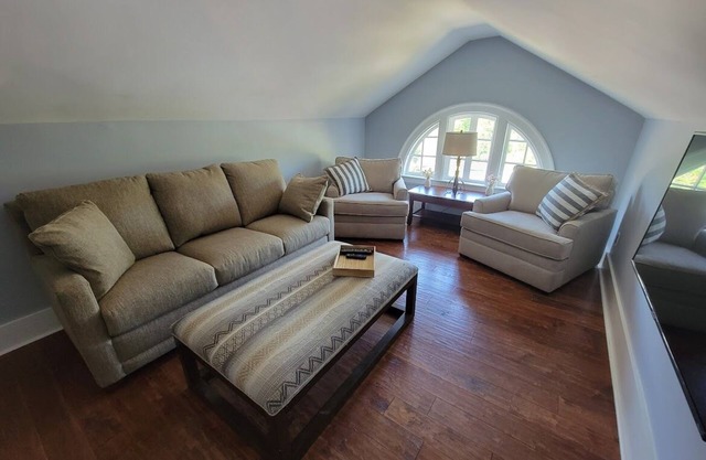 Cozy bed & breakfast in marvelous South Kortright with WiFi, AC