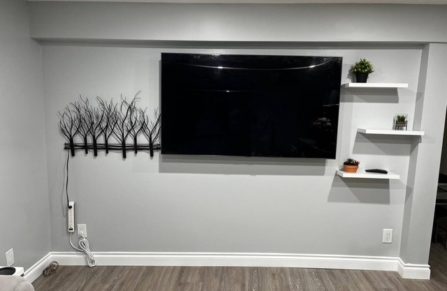 Cozy bedroom suit in a bungalow in adorable Regina with WiFi, heating, cooling