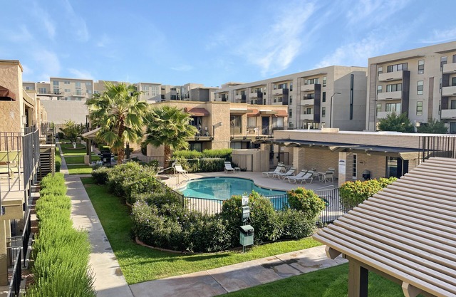 Cozy Biltmore Condo with Heated Pool and Hot Tub